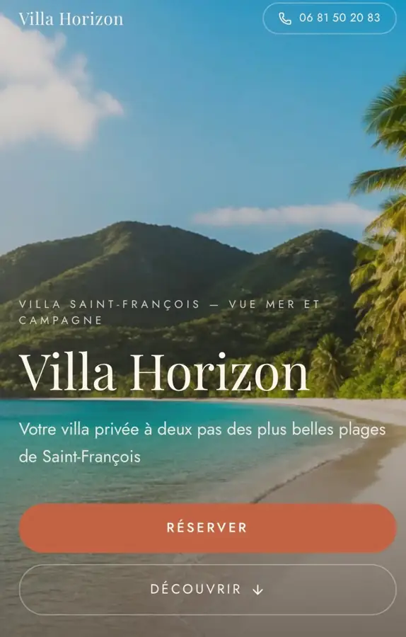 Page d'accueil du site Villa Horizon avec photo de plage et bouton Réserver